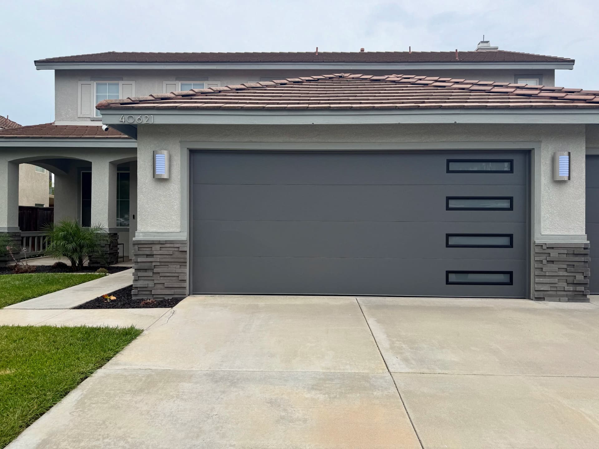 Clopay Steel Doors with Lustra Finish Give This Home a Sharp New Look image