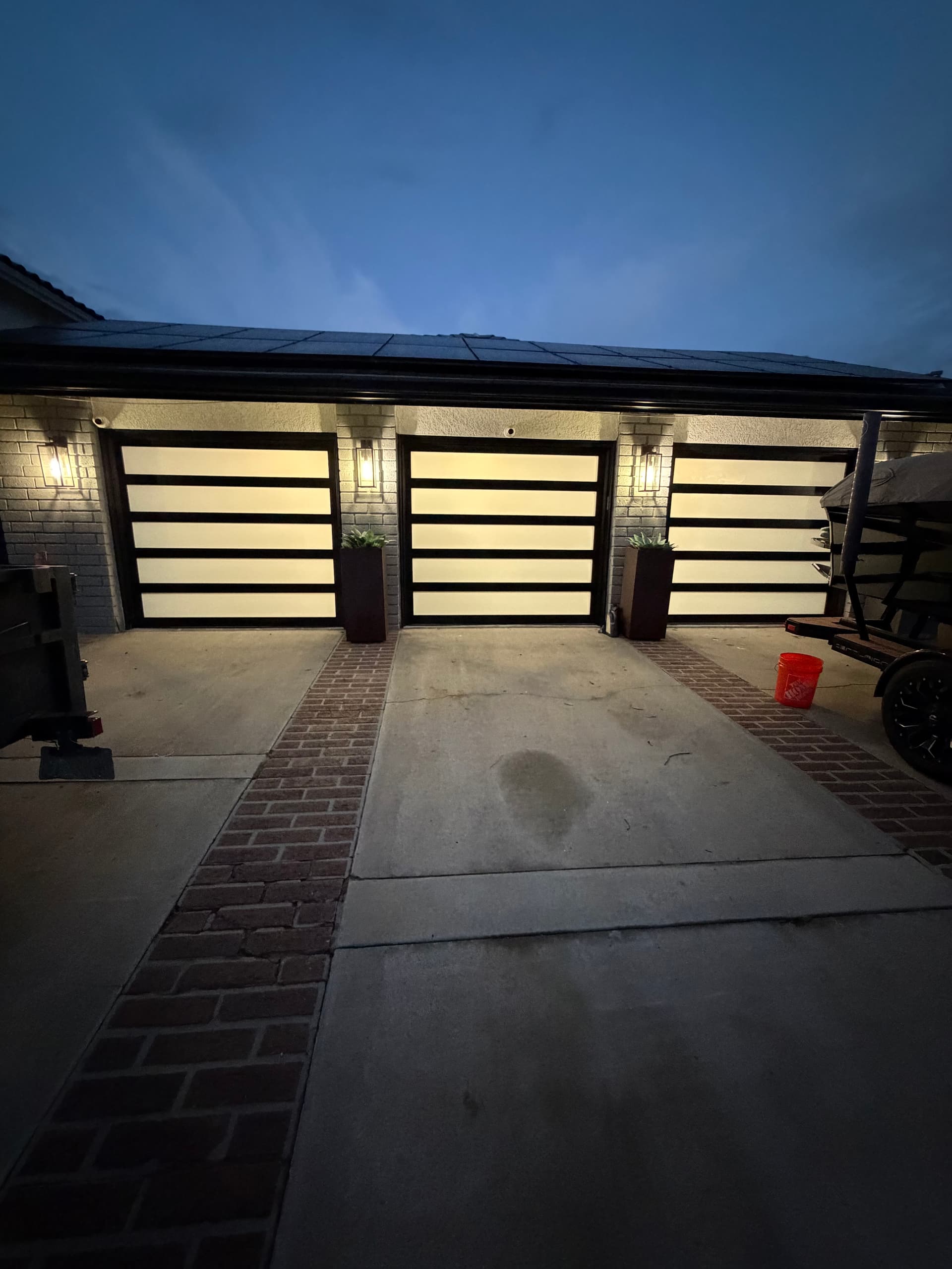Gallery photos for Clopay Avante Garage Doors That Actually Change the Whole Exterior: Image #1