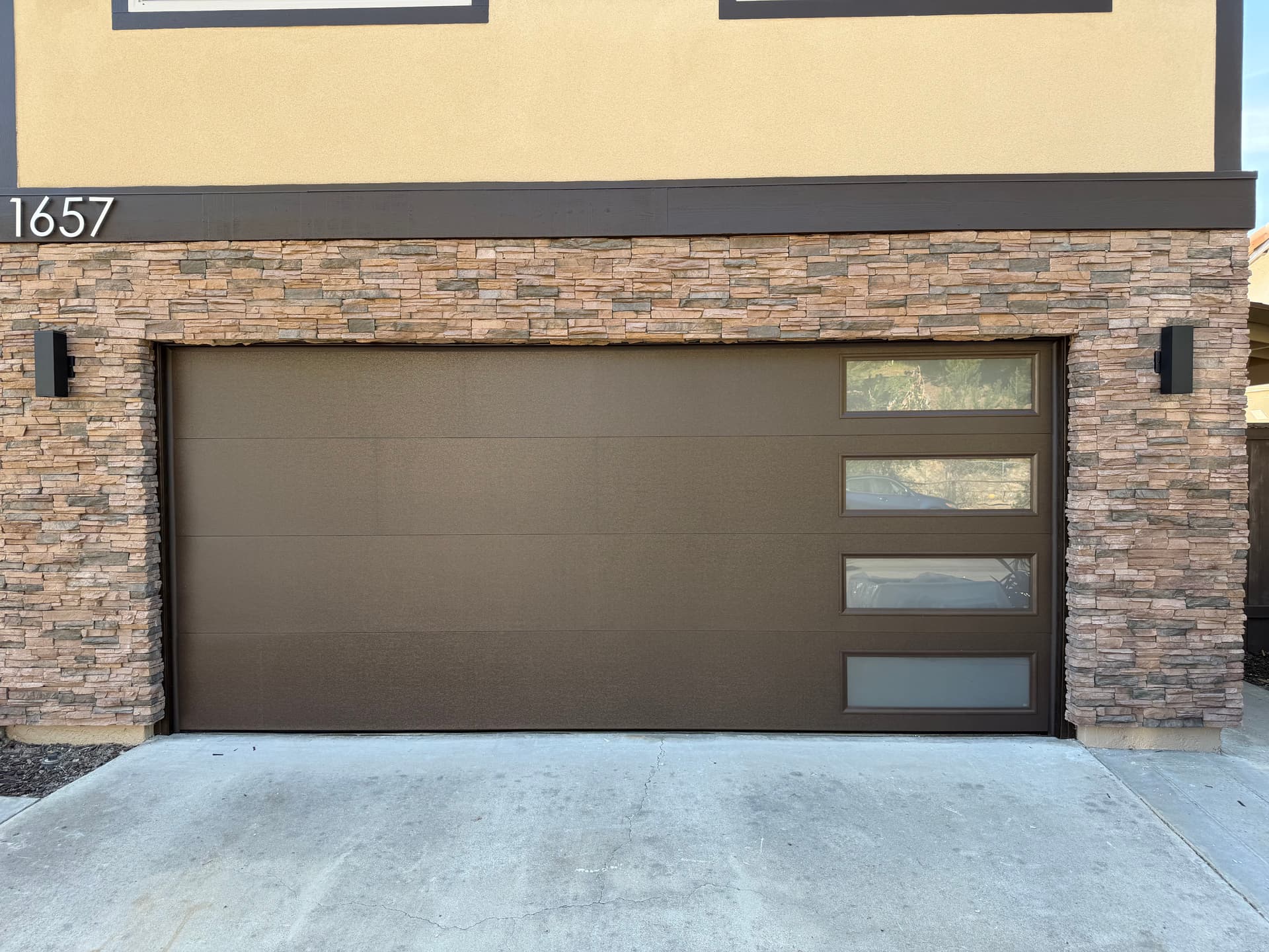 Gallery photos for Modern Garage Door Installation with Amarr HR3000: Image #1